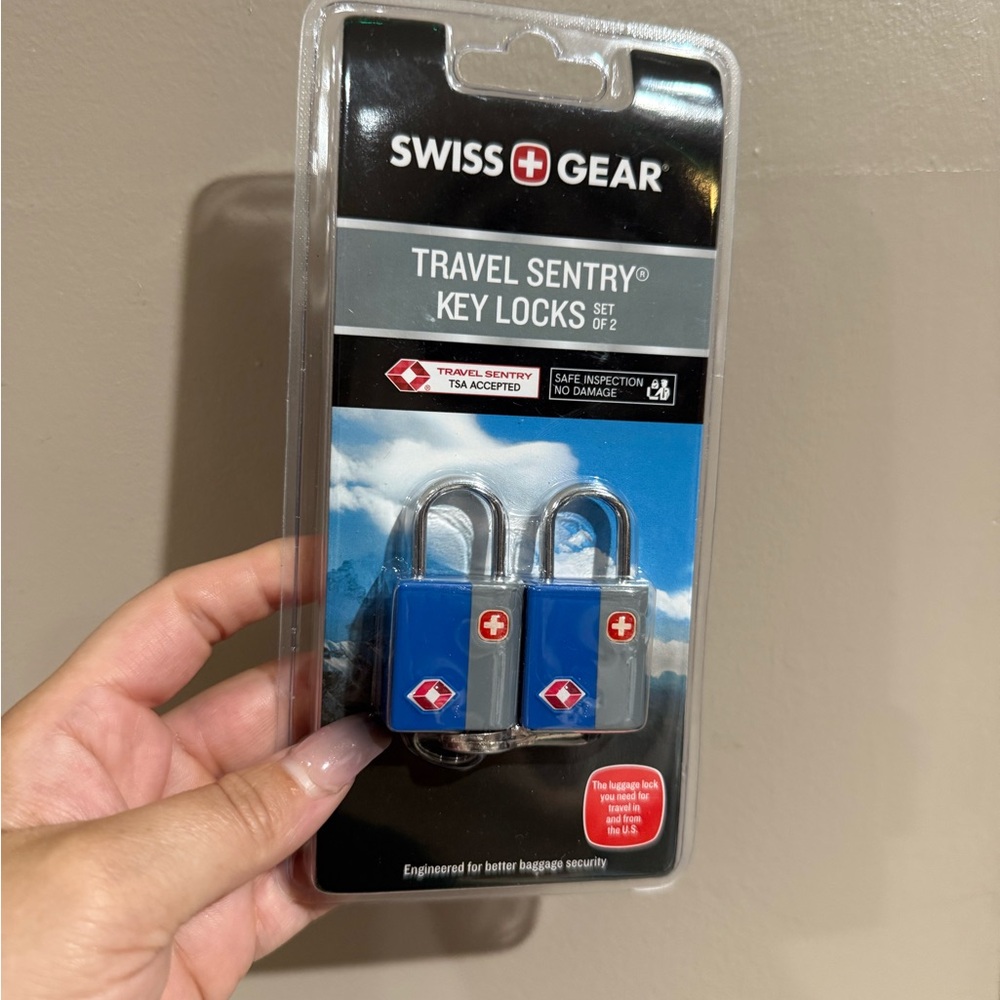 SwissGear Black Travel Sentry Key Locks DONATED